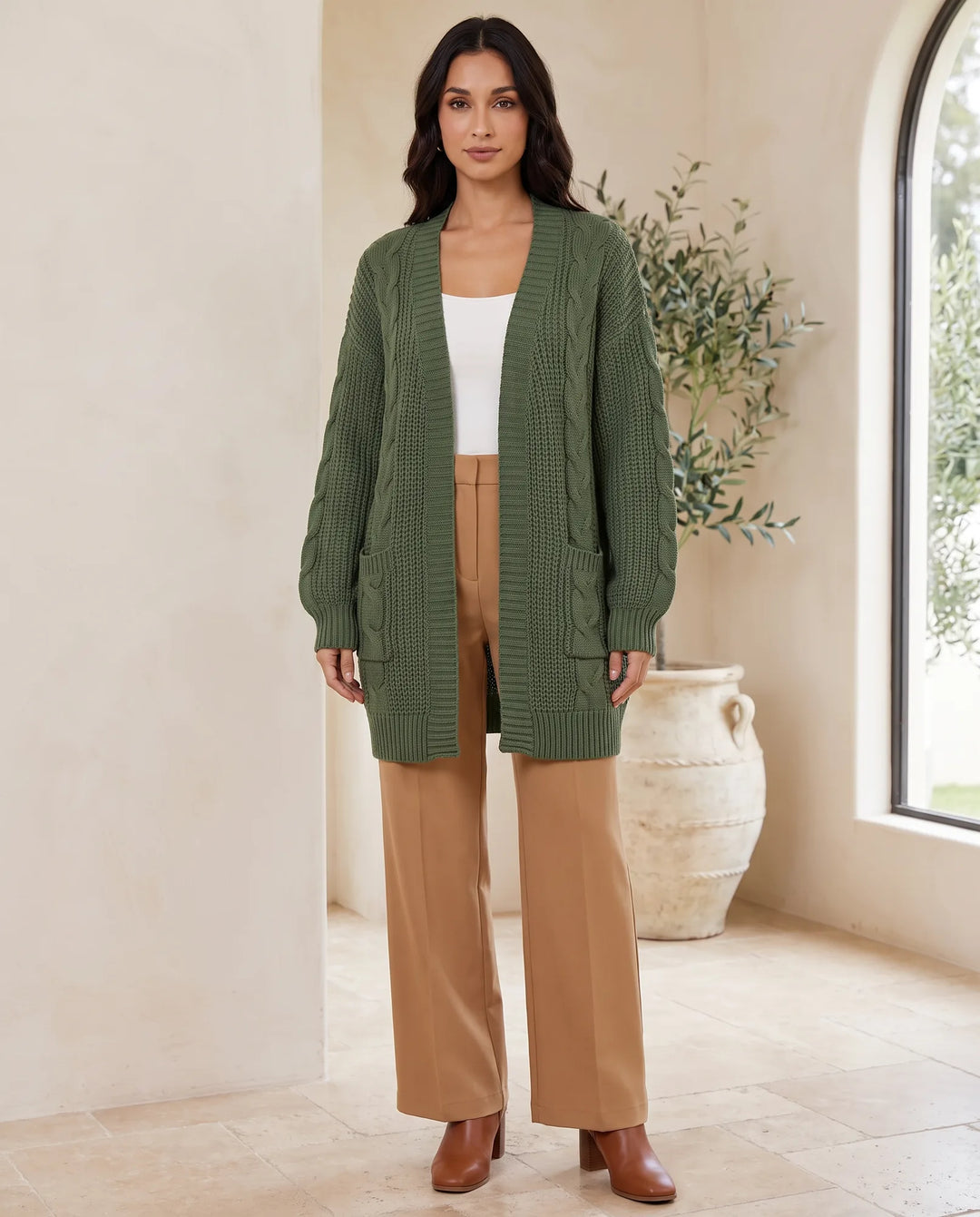 Juniper Chunky Cable Knit Cardigan voor Vrouwen - Open Voorkant Oversized met Patches - Groen | Auburn Row
