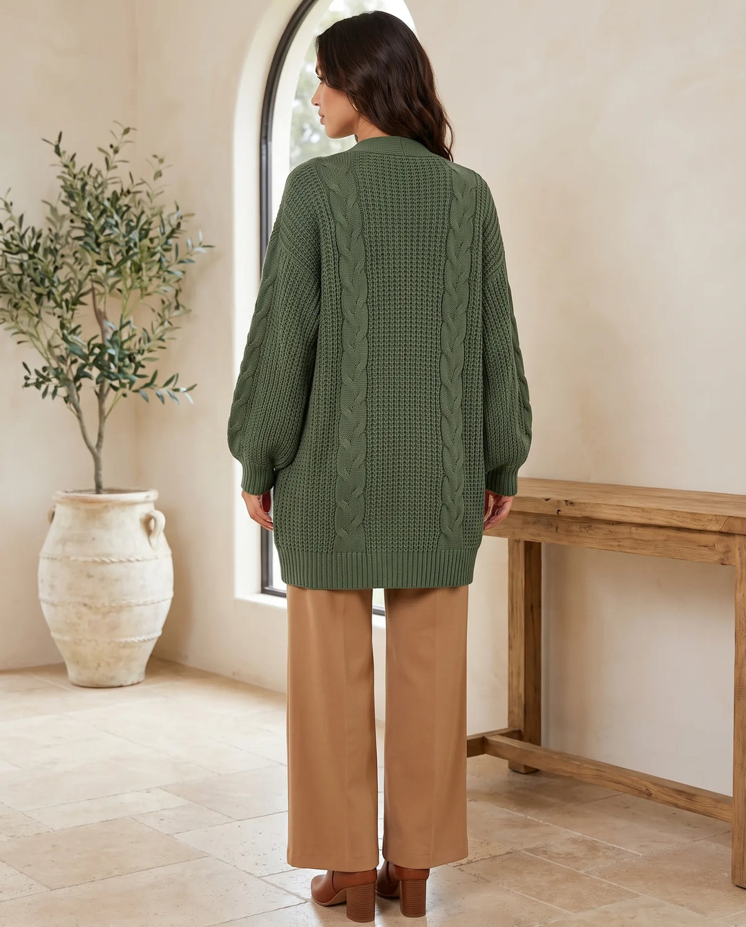 Juniper Chunky Cable Knit Cardigan voor Vrouwen - Open Voorkant Oversized met Patches - Groen | Auburn Row