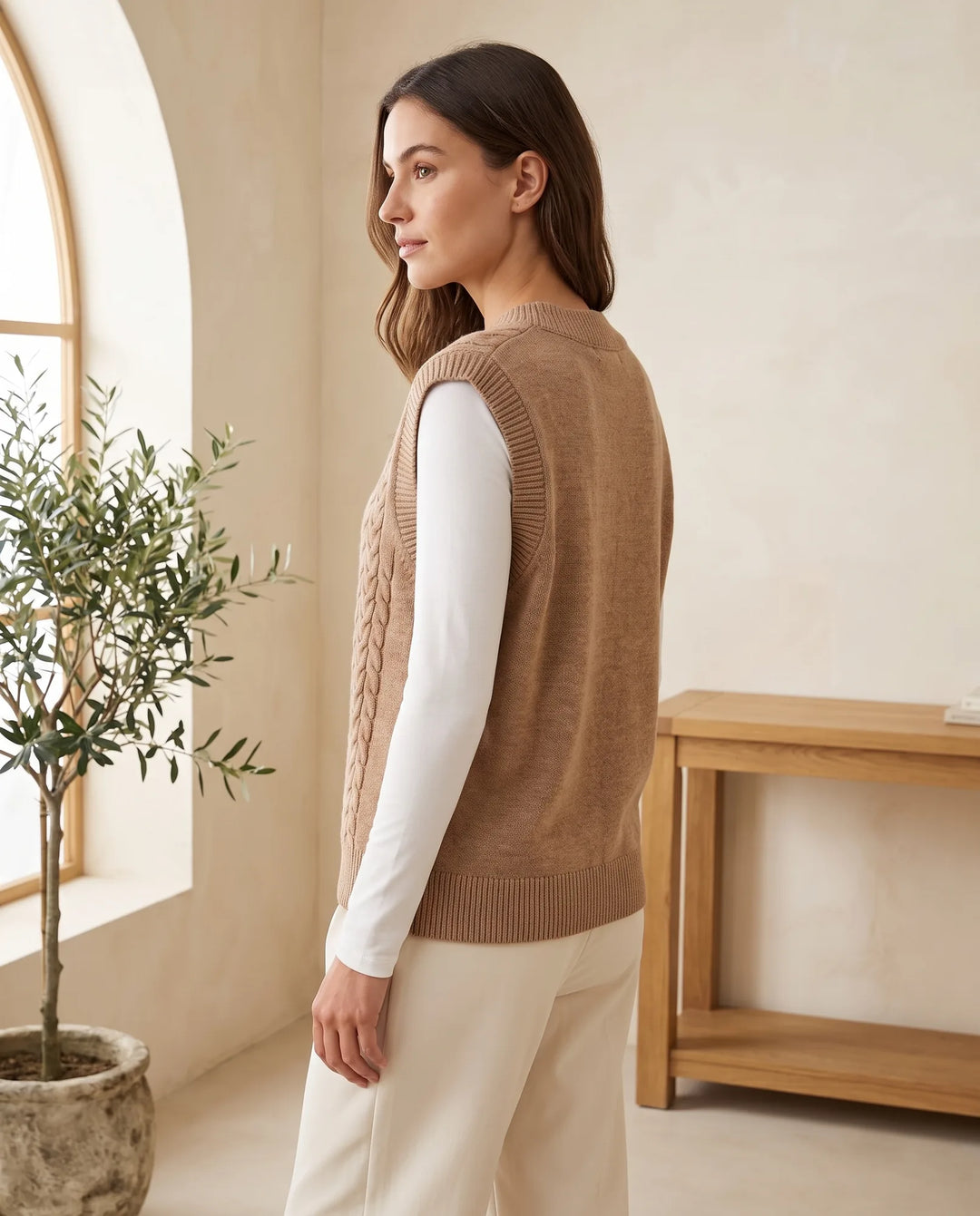 Georgia V-Hals Kabelgebreide Sweater Vest voor Vrouwen – Tan