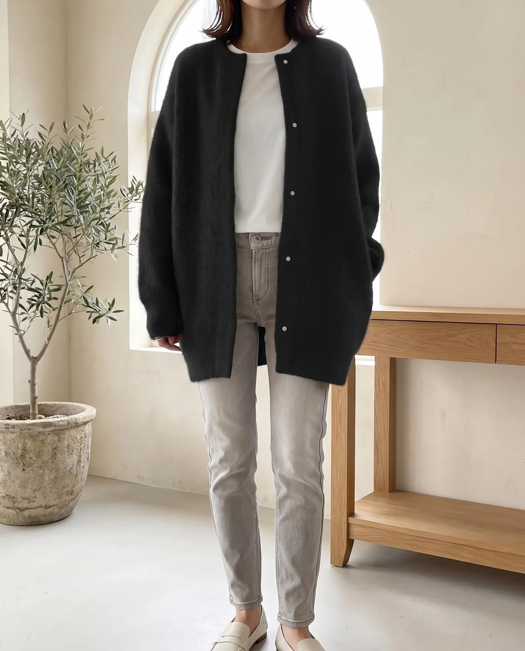 Wren Oversized Cardigan voor Vrouwen - Fluffy Knit Drukknopen Voor - Zwart | Auburn Row