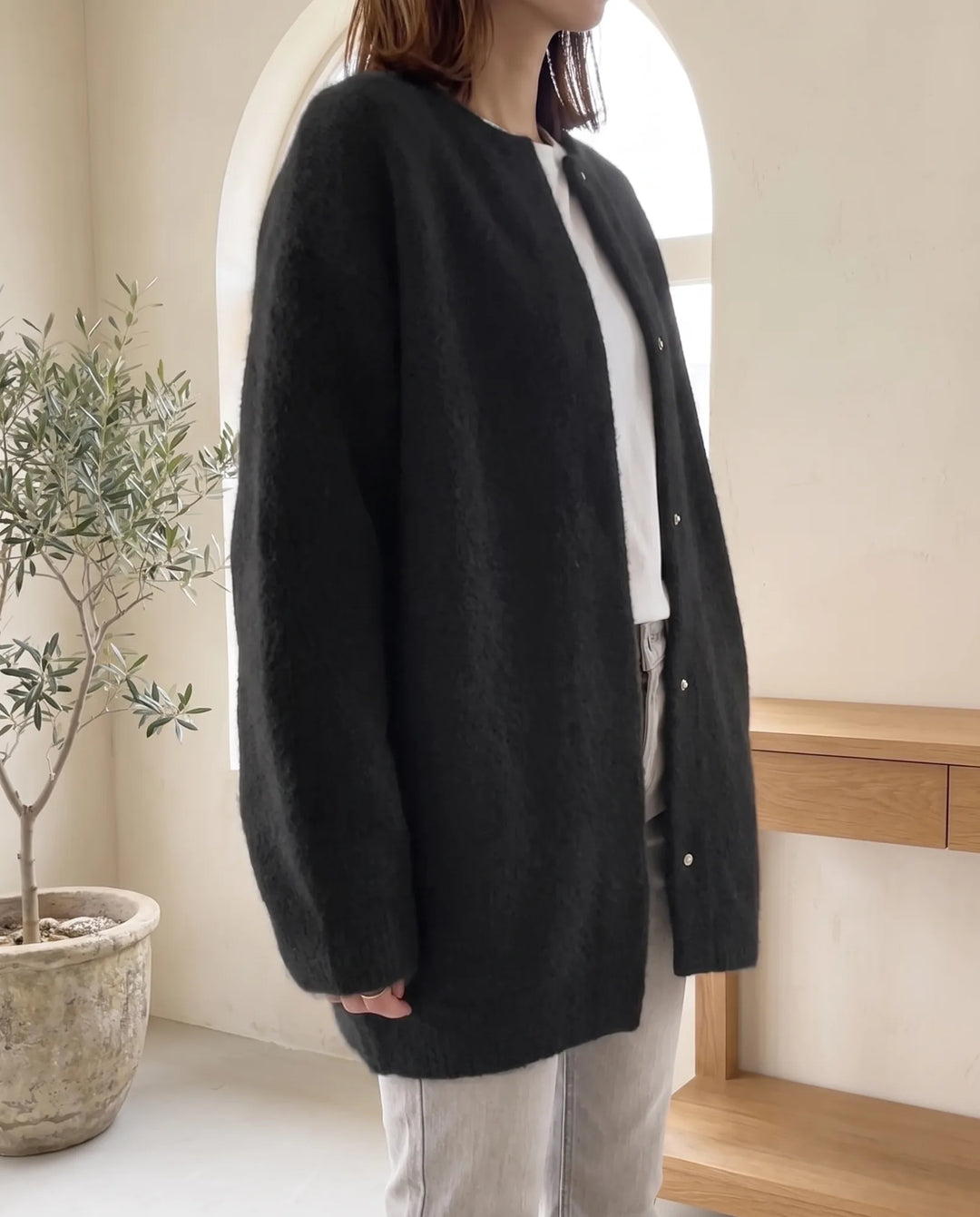 Wren Oversized Cardigan voor Vrouwen - Fluffy Knit Drukknopen Voor - Zwart | Auburn Row