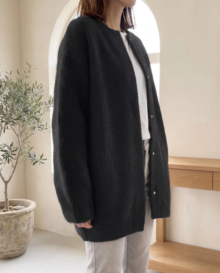 Wren Oversized Cardigan voor Vrouwen - Fluffy Knit Drukknopen Voor - Zwart | Auburn Row