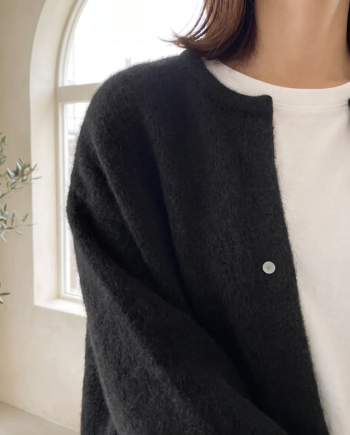 Wren Oversized Cardigan voor Vrouwen - Fluffy Knit Drukknopen Voor - Zwart | Auburn Row