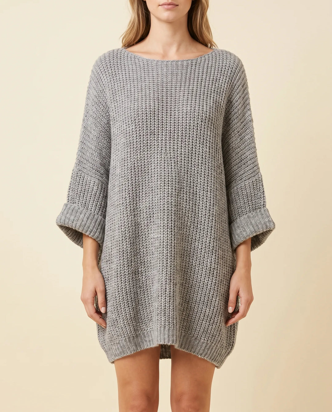 Eloise Trui voor Dames - Oversized Poncho-Stijl Met Gebogen Zoom en Ronde Hals