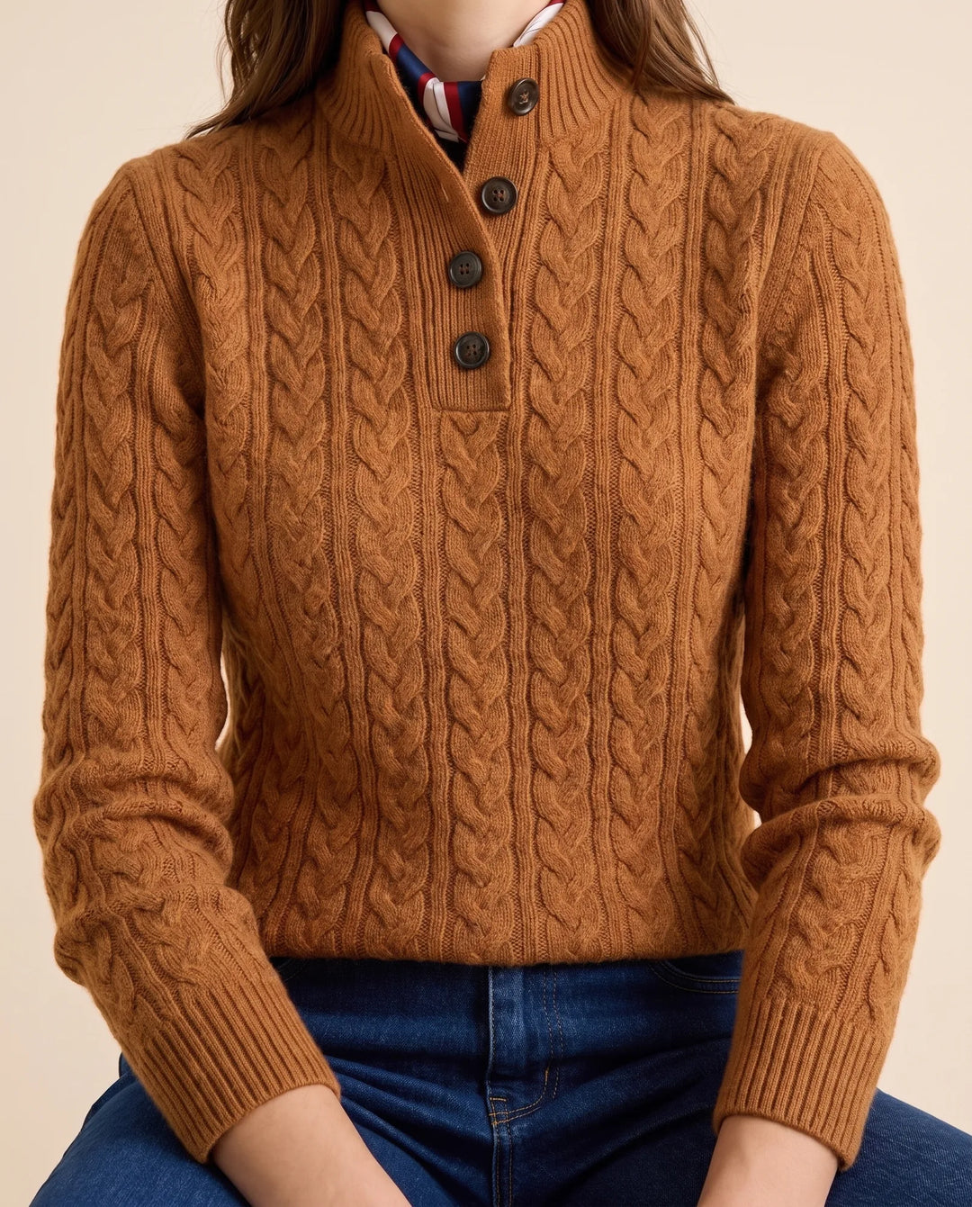 Maeve Trui voor Dames - Kabelgebreide Knop Hals Standkraag