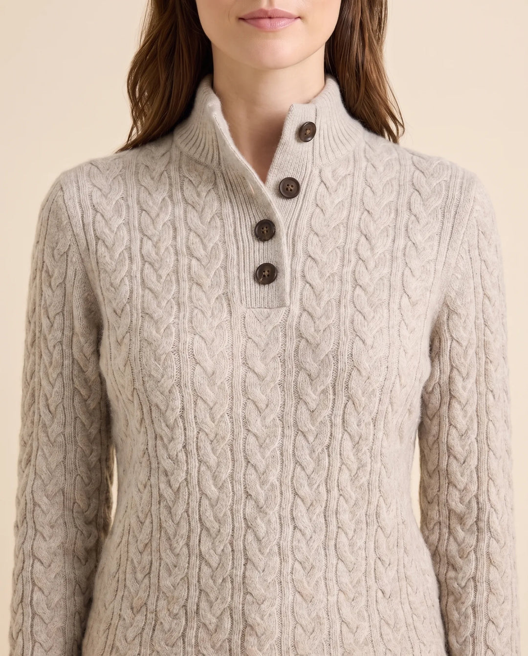 Maeve Trui voor Dames - Kabelgebreide Knop Hals Standkraag
